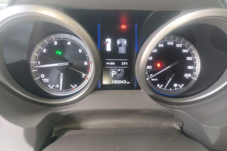 Used Toyota Prado 2014 4.0L Automatic TX-L Odometer Close Up
