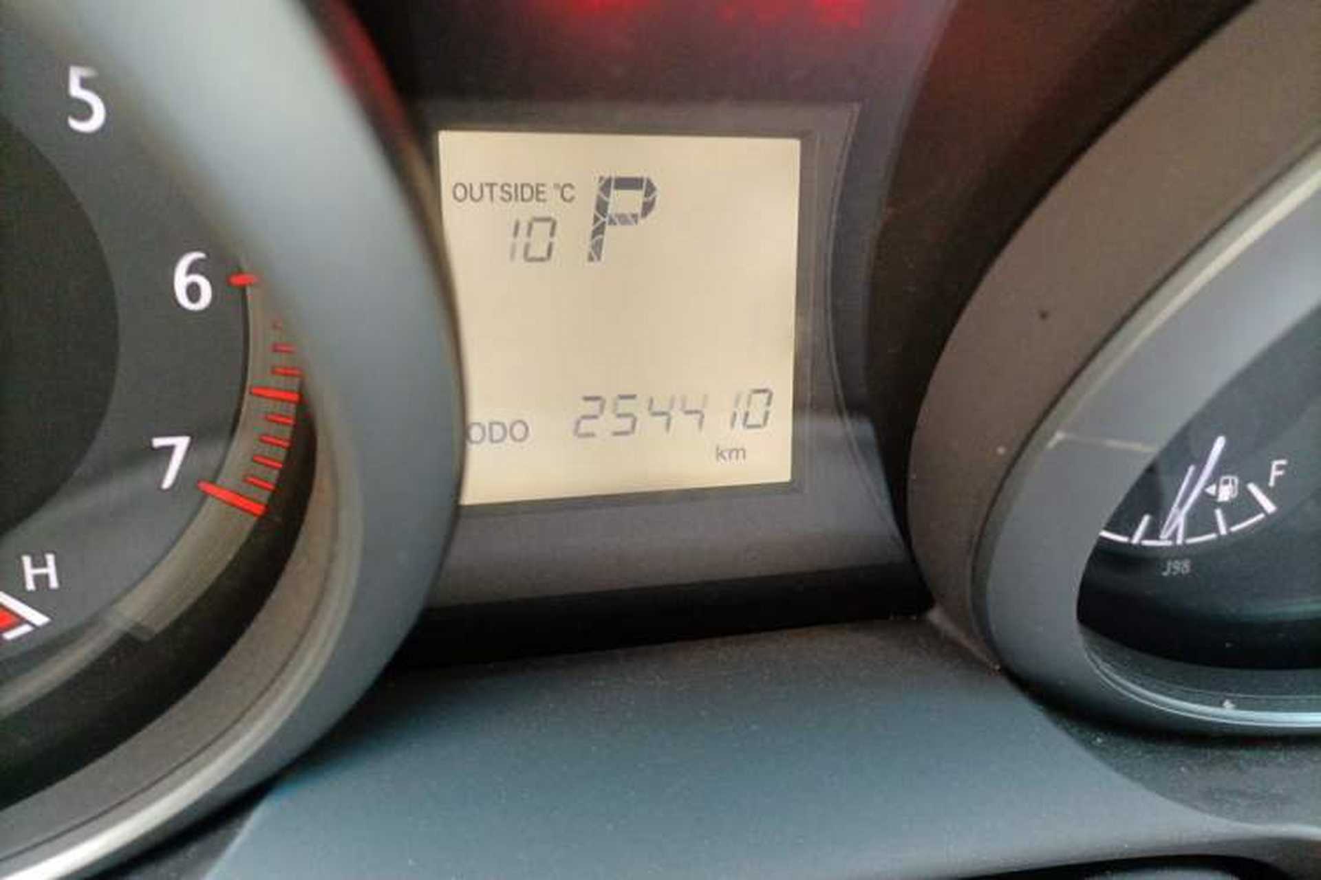 Used Toyota Prado 2014 2700 TX 7-Seater Middle East Version Odometer Close Up