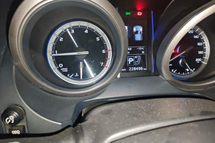 Used Toyota Prado 2014 4.0L Automatic TX-L NAVI Odometer Close Up