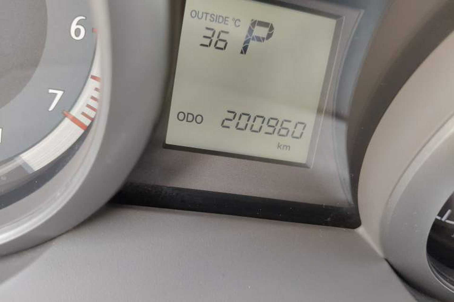 Used Toyota Prado 2014 2.7L Automatic Luxury Edition Odometer Close Up