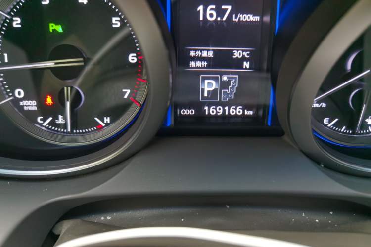 Used Toyota Prado 2014 4.0L Automatic TX-L NAVI Odometer Close Up