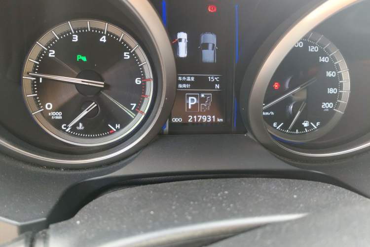 Used Toyota Prado 2014 4.0L Automatic TX-L Odometer Close Up