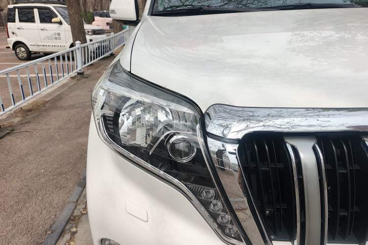 Used Toyota Prado 2014 4.0L Automatic VX NAVI Right Front Headlight
