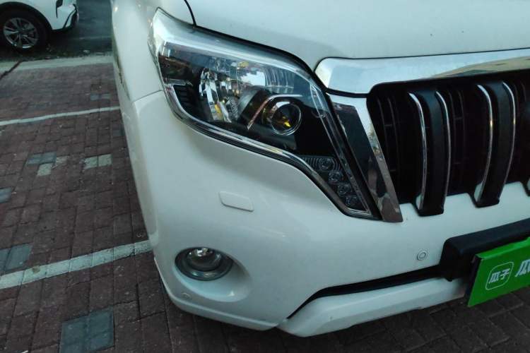 Used Toyota Prado 2014 4.0L Automatic TX-L Right Front Headlight