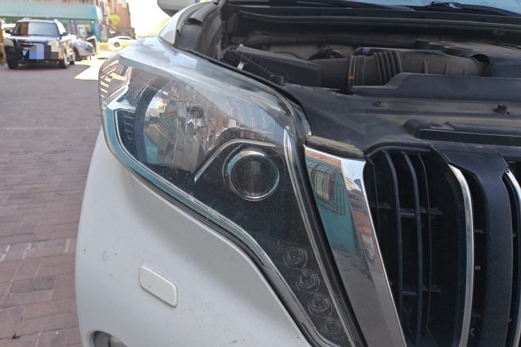 Used Toyota Prado 2014 4.0L Automatic TX-L Right Front Headlight