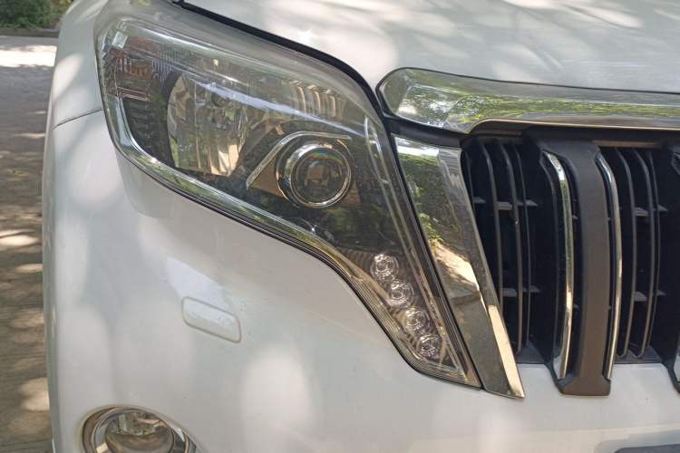 Used Toyota Prado 2014 4.0L Automatic TX-L Right Front Headlight