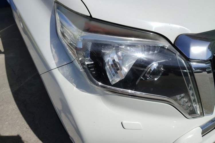 Used Toyota Prado 2014 4.0L Automatic TX-L Right Front Headlight