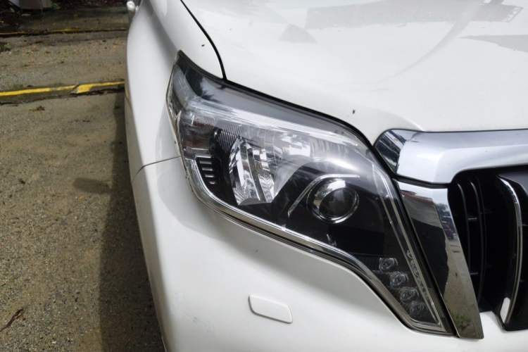 Used Toyota Prado 2014 4.0L Automatic TX-L NAVI Right Front Headlight