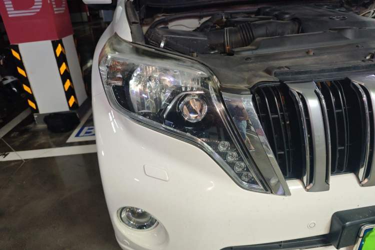 Used Toyota Prado 2014 4.0L Automatic VX NAVI Right Front Headlight