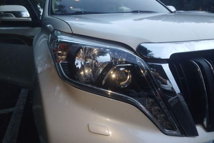 Used Toyota Prado 2014 2700 TX 7-Seater Middle East Version Right Front Headlight