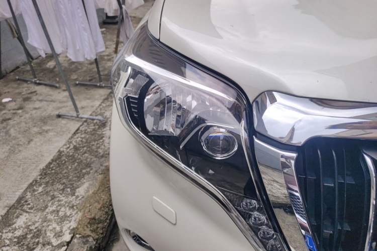 Used Toyota Prado 2014 2.7L Automatic Luxury Edition Right Front Headlight