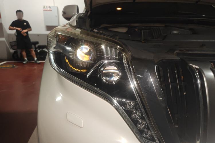 Used Toyota Prado 2014 4.0L Automatic VX NAVI Right Front Headlight