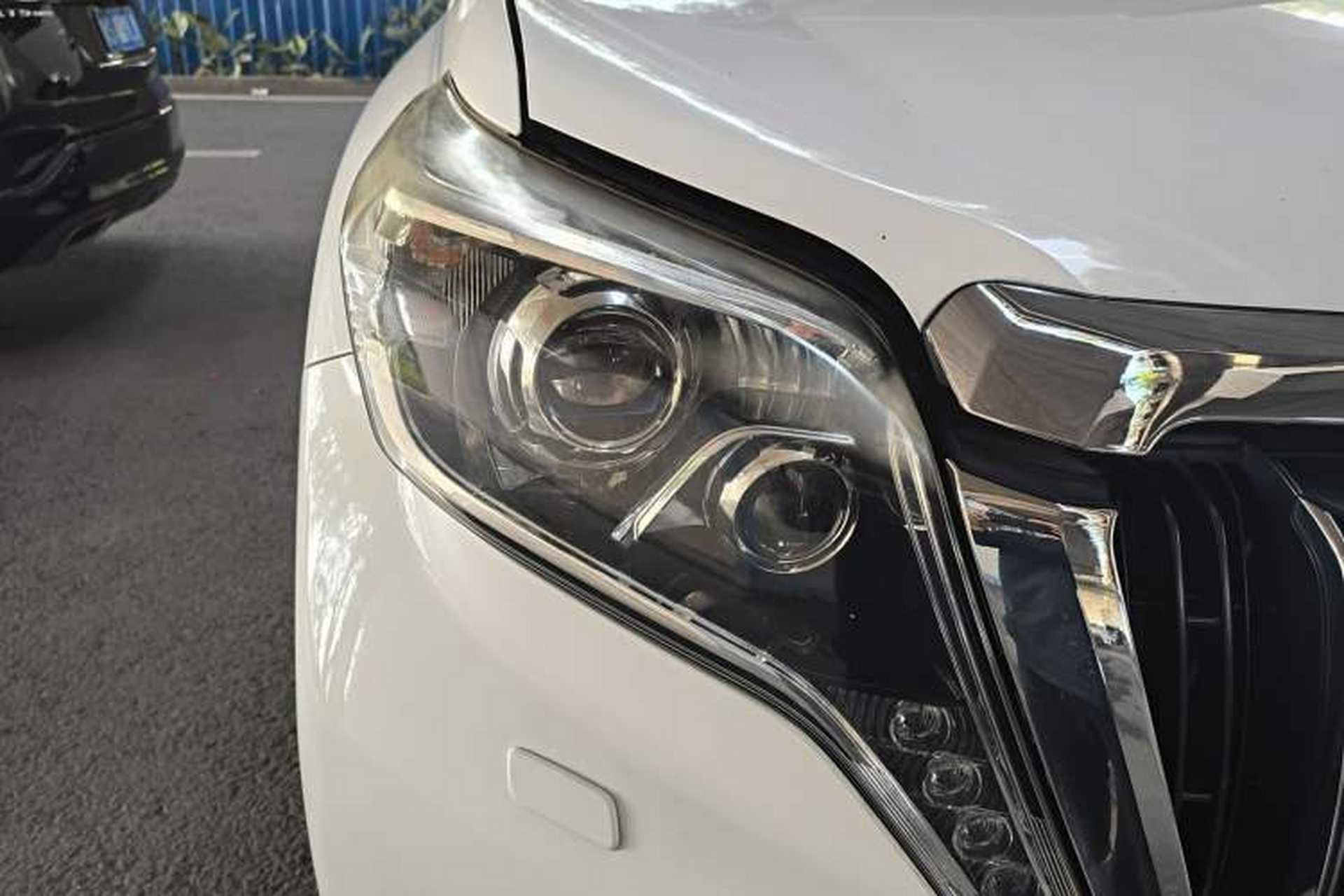 Used Toyota Prado 2014 4.0L Automatic TX-L Right Front Headlight