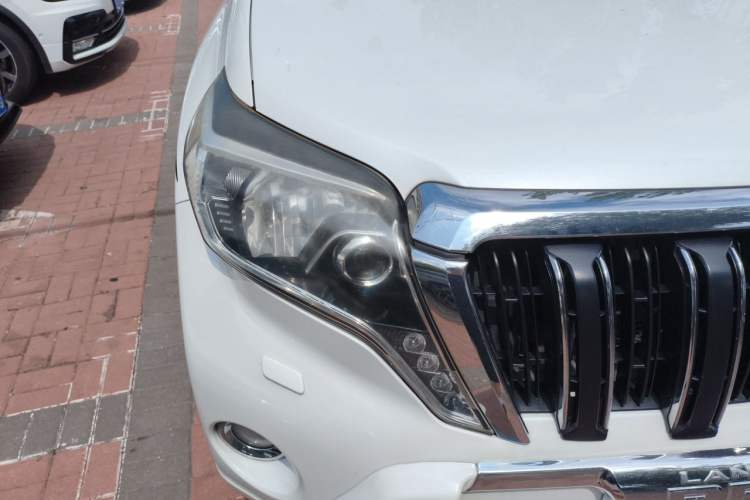 Used Toyota Prado  Right Front Headlight