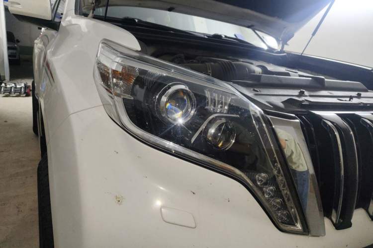 Used Toyota Prado 2014 4.0L Automatic TX-L Right Front Headlight