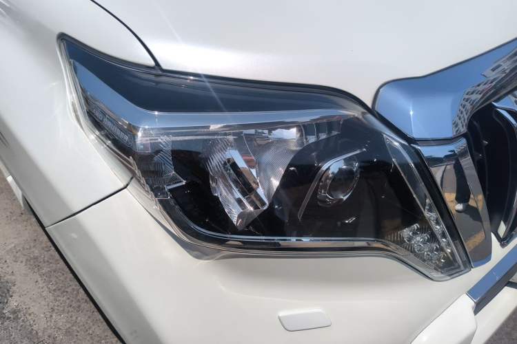 Used Toyota Prado 2014 2.7L Automatic Luxury Edition Right Front Headlight