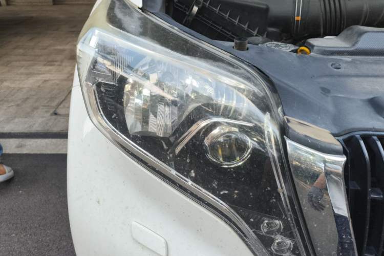 Used Toyota Prado 2014 4.0L Automatic TX-L NAVI Right Front Headlight