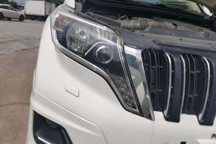 Used Toyota Prado 2014 4.0L Automatic TX-L Right Front Headlight