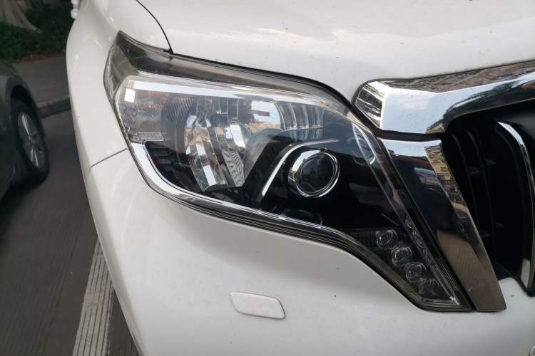 Used Toyota Prado 2014 4.0L Automatic TX-L NAVI Right Front Headlight