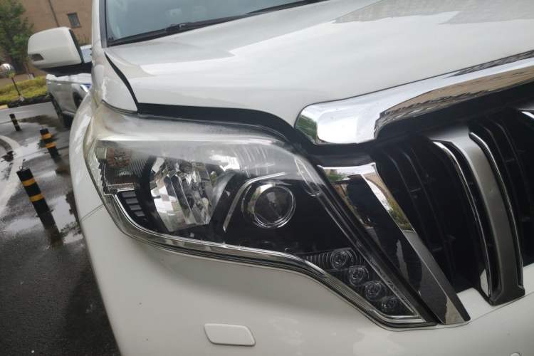 Used Toyota Prado 2014 4.0L Automatic VX NAVI Right Front Headlight
