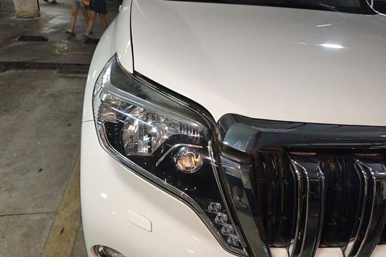 Used Toyota Prado 2014 4.0L Automatic TX-L Right Front Headlight