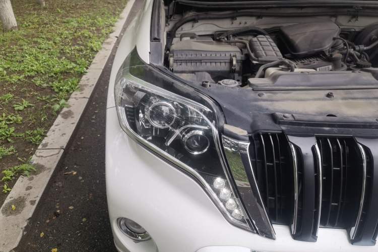 Used Toyota Prado 2014 2.7L Automatic Standard Edition Right Front Headlight