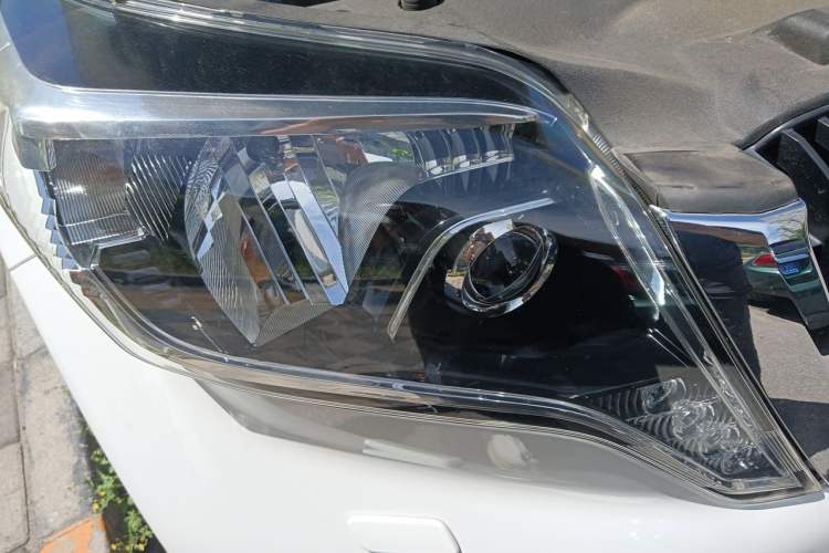 Used Toyota Prado 2014 4.0L Automatic TX-L Right Front Headlight