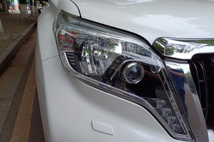 Used Toyota Prado 2014 2.7L Automatic Luxury Edition Right Front Headlight