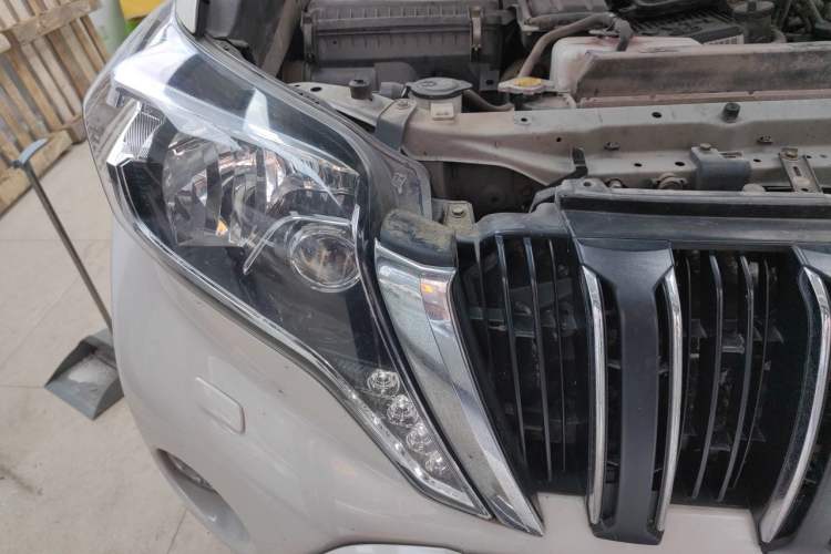 Used Toyota Prado 2014 2.7L Middle East Version Parallel Import Right Front Headlight