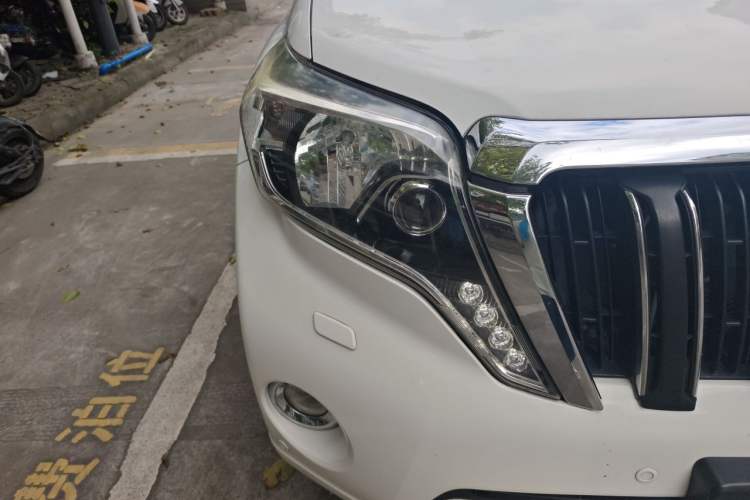 Used Toyota Prado 2014 4.0L Automatic TX-L NAVI Right Front Headlight