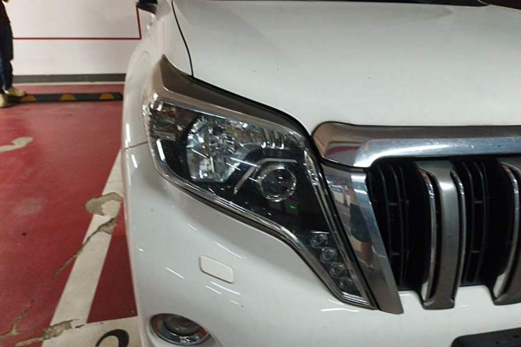 Used Toyota Prado 2014 4.0L Automatic VX NAVI Right Front Headlight