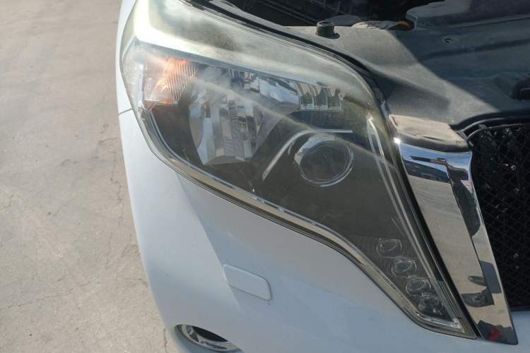 Used Toyota Prado 2014 4.0L Automatic TX-L NAVI Right Front Headlight