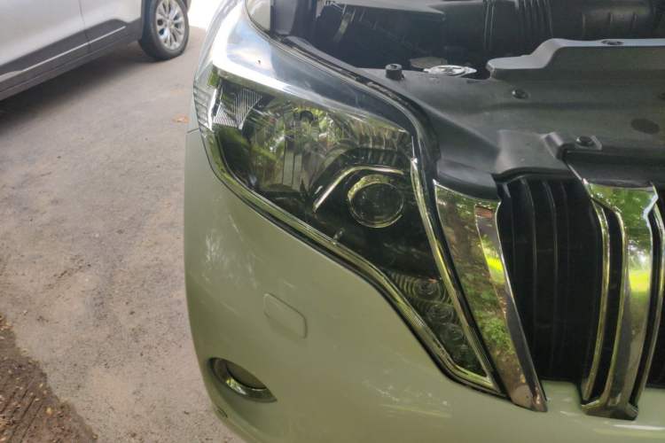 Used Toyota Prado 2014 4.0L Automatic TX-L NAVI Right Front Headlight