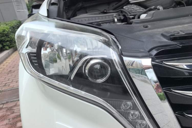 Used Toyota Prado  Right Front Headlight