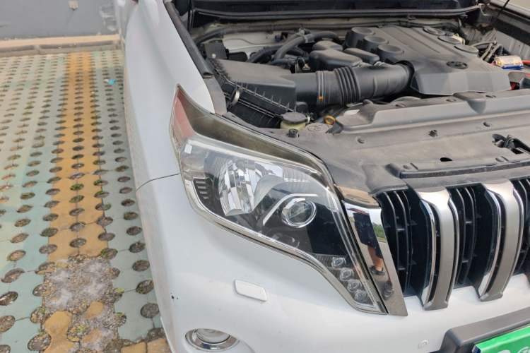 Used Toyota Prado 2014 4.0L Automatic VX NAVI Right Front Headlight