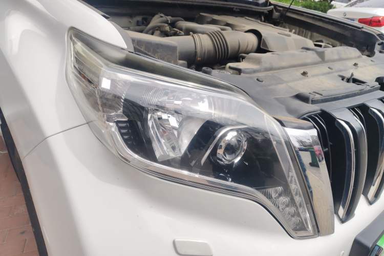 Used Toyota Prado 2014 4.0L Automatic TX-L NAVI Right Front Headlight