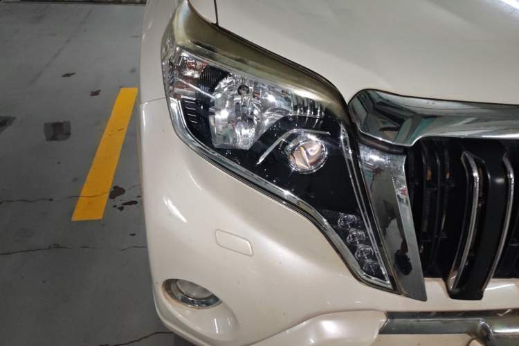Used Toyota Prado 2014 2700 TX 7-Seater Middle East Version Right Front Headlight
