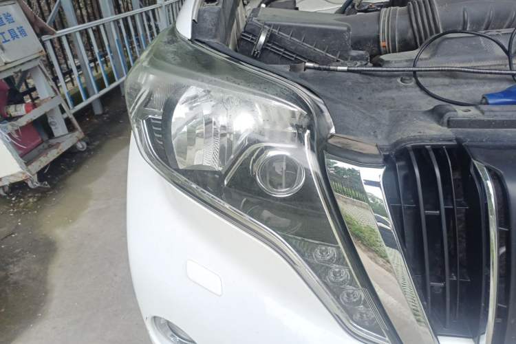 Used Toyota Prado 2014 4.0L Automatic TX-L Right Front Headlight