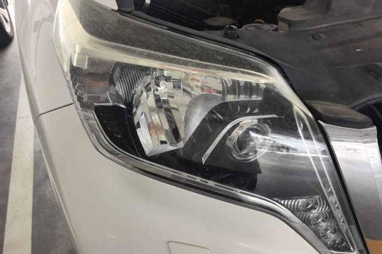 Used Toyota Prado 2014 4.0L Automatic TX-L Right Front Headlight