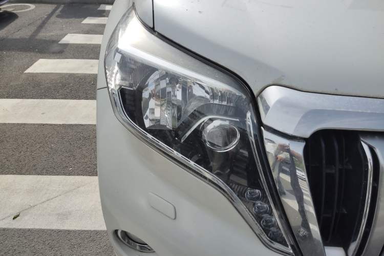 Used Toyota Prado  Right Front Headlight