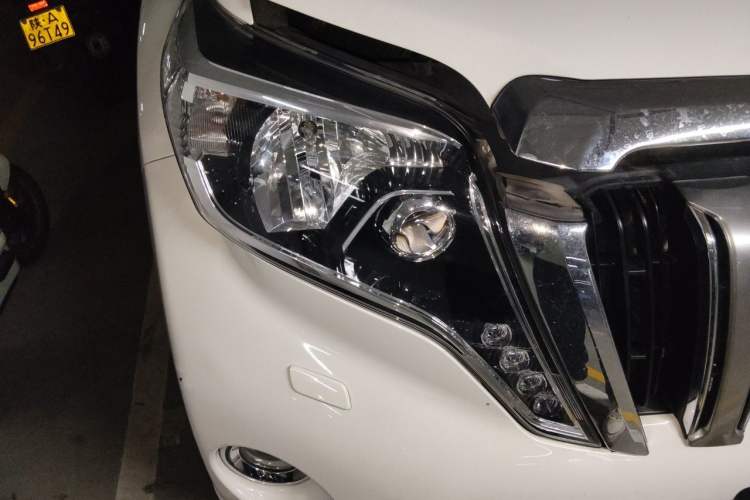 Used Toyota Prado 2014 4.0L Automatic VX NAVI Right Front Headlight