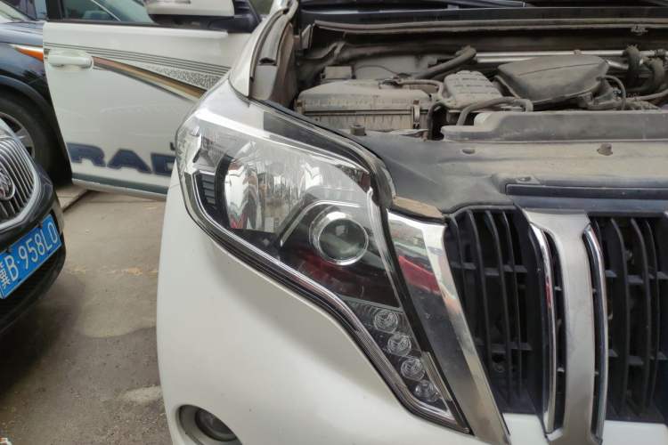 Used Toyota Prado  Right Front Headlight