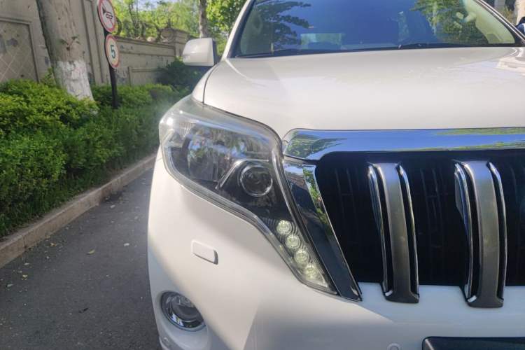 Used Toyota Prado 2014 4.0L Automatic VX NAVI Right Front Headlight