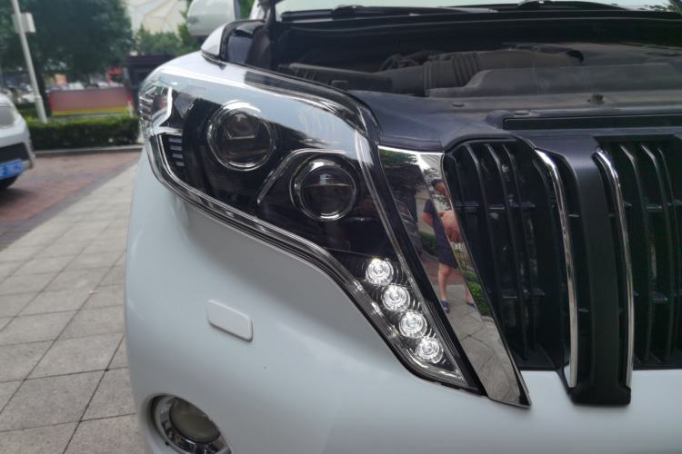 Used Toyota Prado 2014 4.0L Automatic TX-L NAVI Right Front Headlight