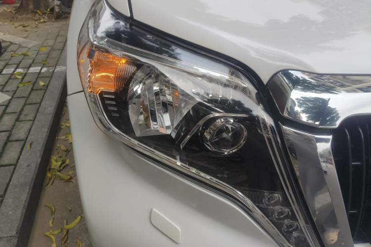 Used Toyota Prado 2014 2.7L Automatic Luxury Edition Right Front Headlight