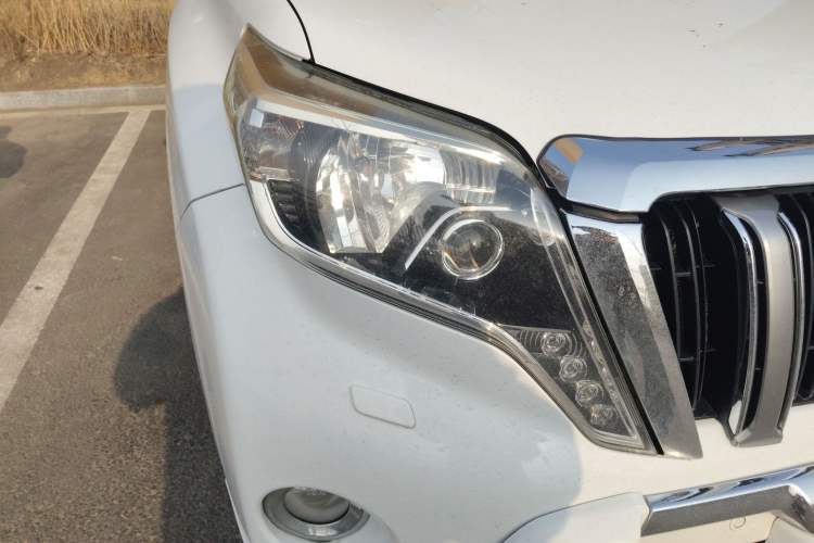Used Toyota Prado 2014 4.0L Automatic TX-L Right Front Headlight