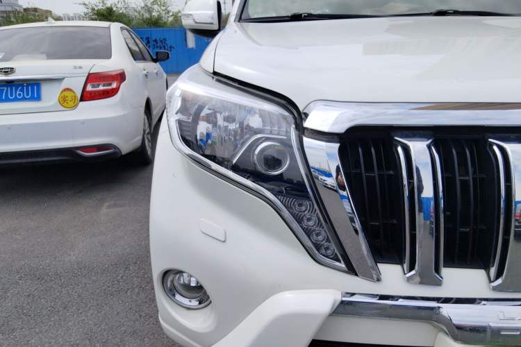 Used Toyota Prado 2014 2.7L Automatic Luxury Edition Right Front Headlight