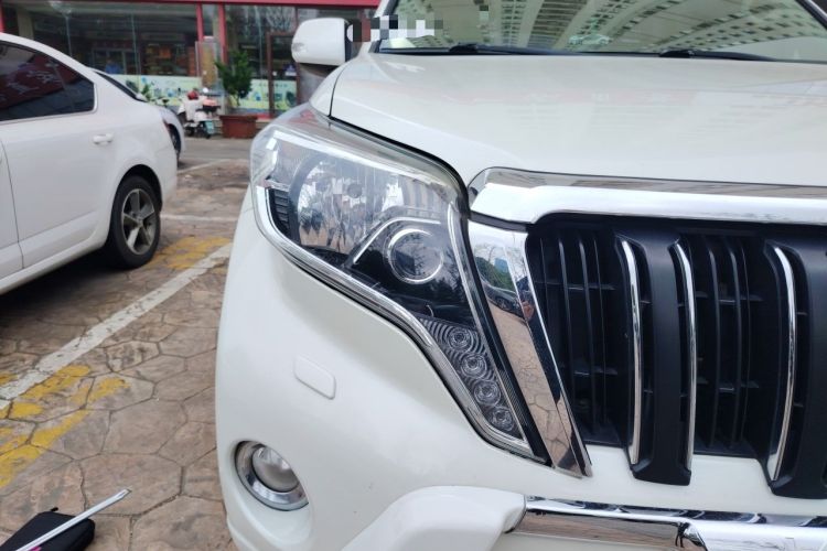 Used Toyota Prado  Right Front Headlight