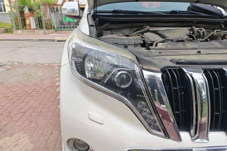 Used Toyota Prado  Right Front Headlight