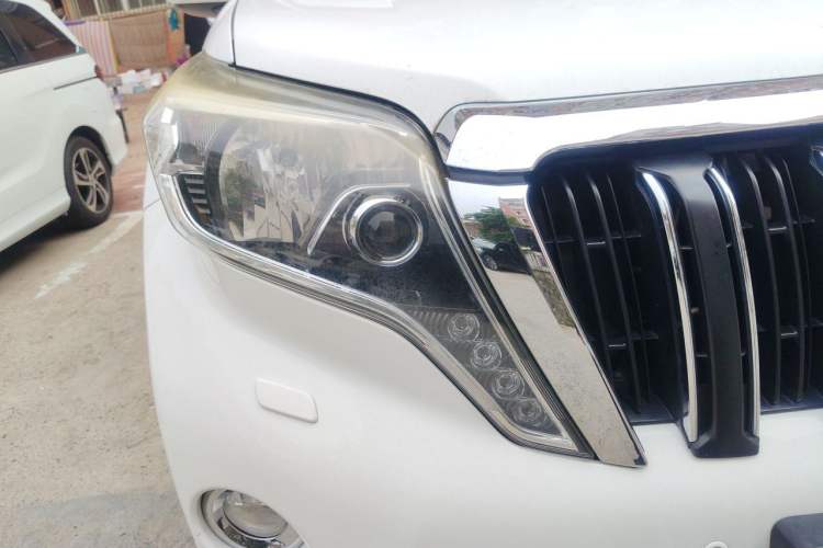 Used Toyota Prado 2014 4.0L Automatic TX-L NAVI Right Front Headlight